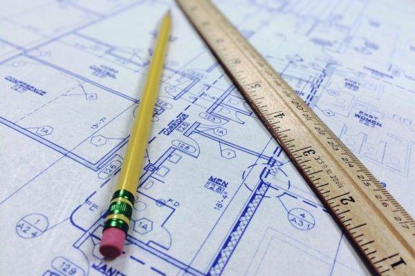 Se simplifică normele de angajare a arhitecţilor-şefi