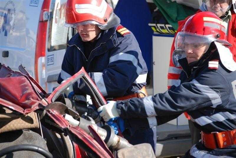Accident rutier GRAV la ieșire din Ciocârlia de Sus spre Murfatlar. TREI persoane au rămas încarcerate