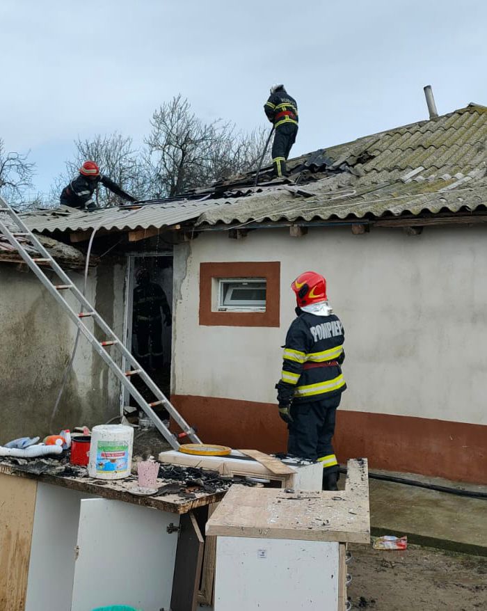 Incendiu într-o gospodărie din Ceamurlia de Sus din cauza unui scurtcircuit electric