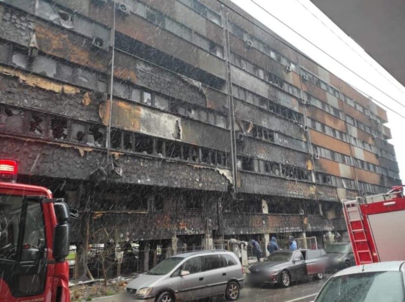 A fost TRIMIS în JUDECATĂ minorul care a incendiat 37 de mașini și blocul de pe strada Nicolae Grindeanu din Constanța