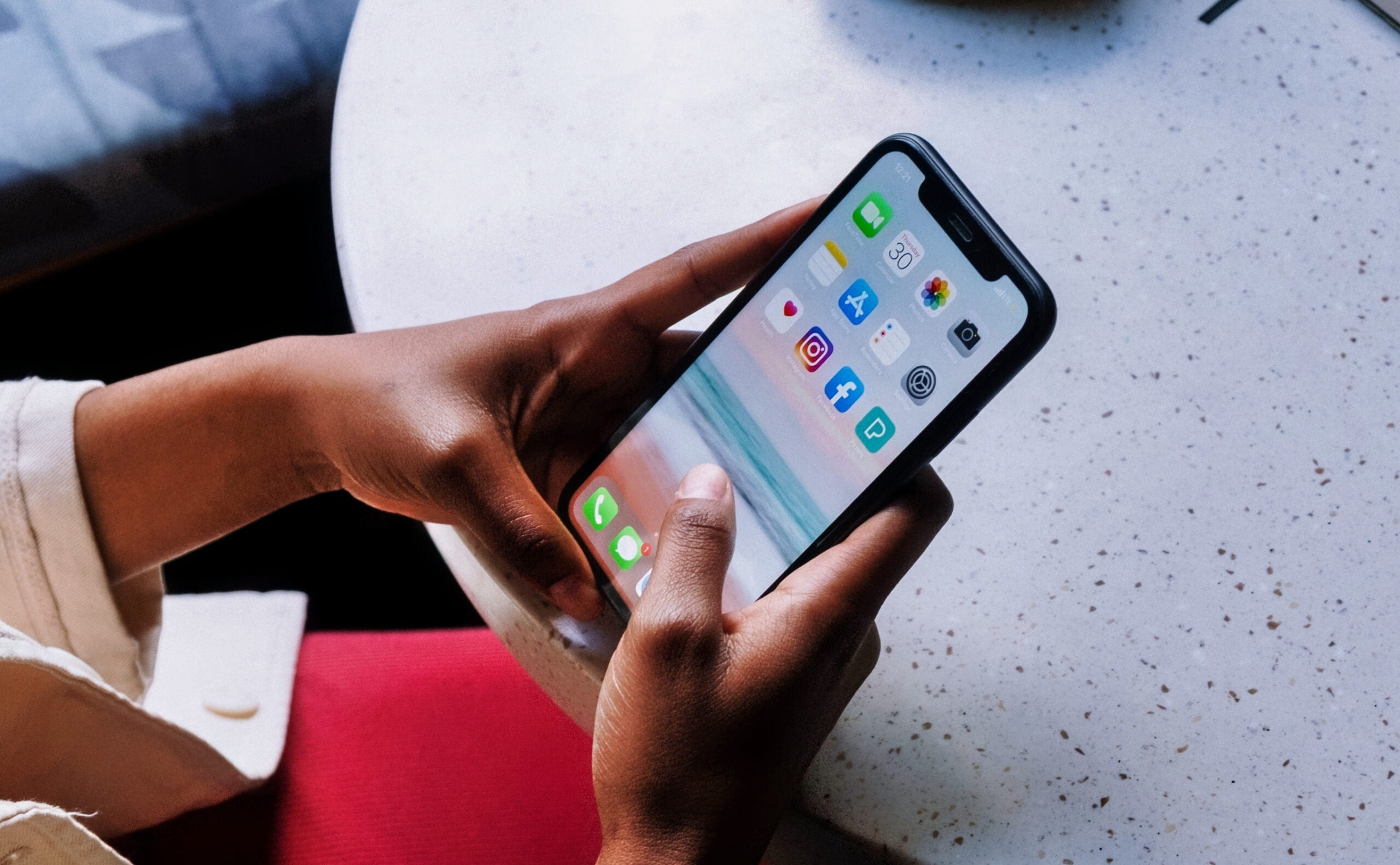 Cercetătorii au creat un kit de testare COVID prin smartphone. Acesta este mai ieftin decât testul rapid