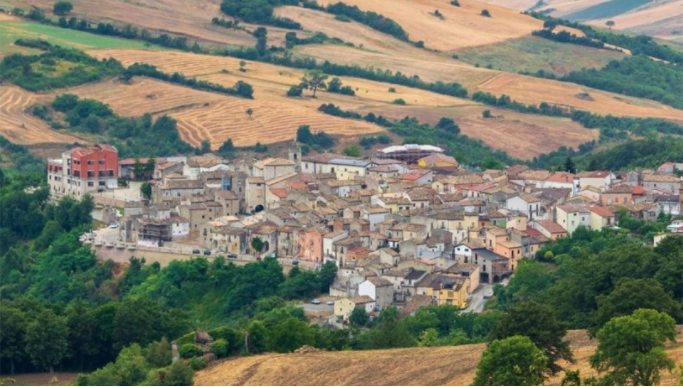 Un oraș din Italia oferă 5.000 de euro persoanelor care vin să se stabilească acolo