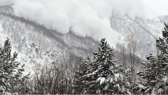 Doi turiști au fost surprinși de o avalanșă, la peste 2.000 de metri, în zona Vârful Negoiu