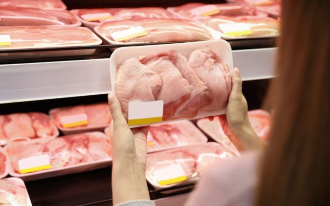 Carnea românească de porc şi pasăre ar putea să DISPARĂ din magazine. Explicaţiile fermierilor