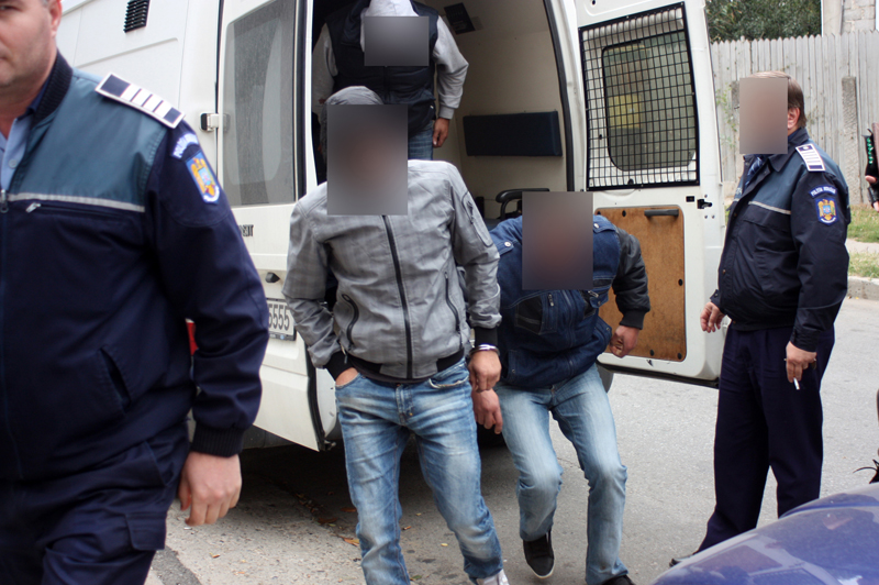 Bătrân de 83 de ani din Aliman, tâlhărit de patru tineri. Au băut împreună, apoi i-au furat portofelul gazdei