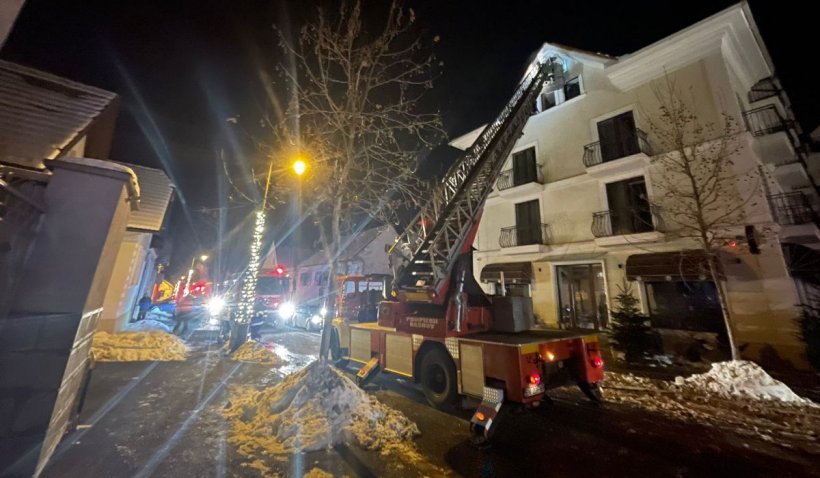 (Video) Incendiu la un hotel din Râşnov în care se aflau 60 de turiști