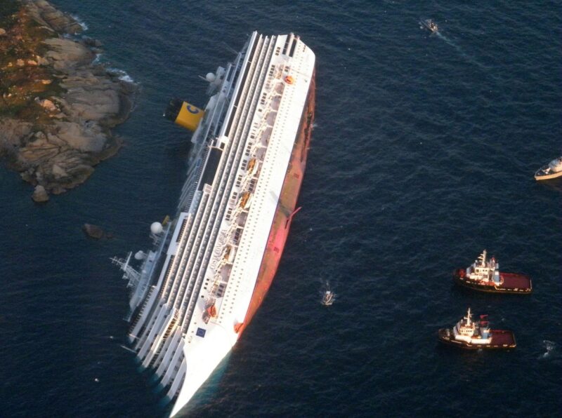 10 ani de la naufragiul Costa Concordia, în care şi-au pierdut viaţa 32 de oameni