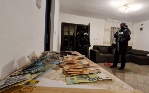 Descinderi la membrii clanului Duduianu, vizați într-un dosar de FURT din depozite. La percheziții participă și polițiști constănțeni