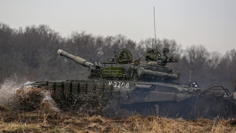 Rusia a început exerciții militare cu tancuri în apropierea de Ucraina