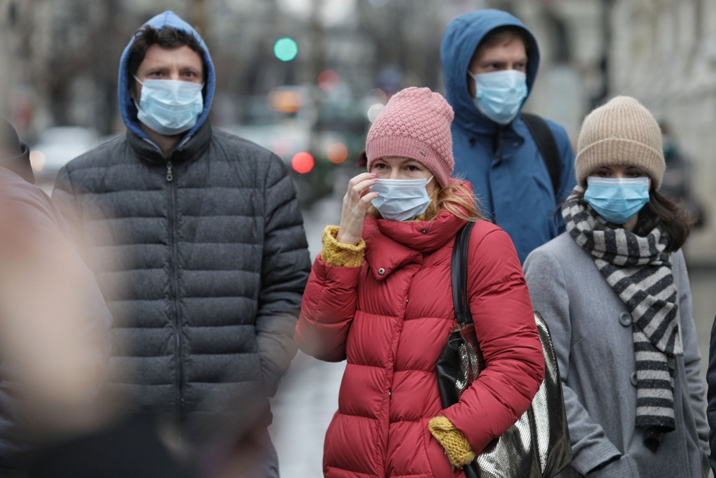 Curtea Constituțională: Impunerea măștii de protecție este NECONSTITUȚIONALĂ! Ce se va întâmpla cu amenzile date pentru lipsa măștii