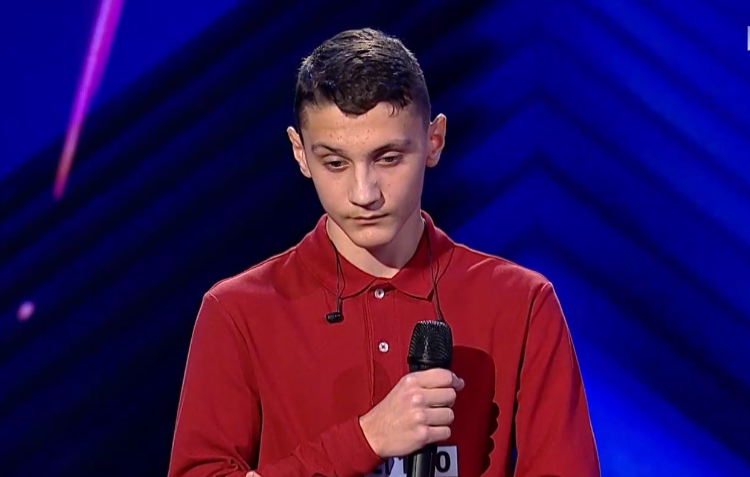 Un tânăr nevăzător din Nazarcea a primit primul Golden Buzz din Sezonul 12 „Românii au talent”