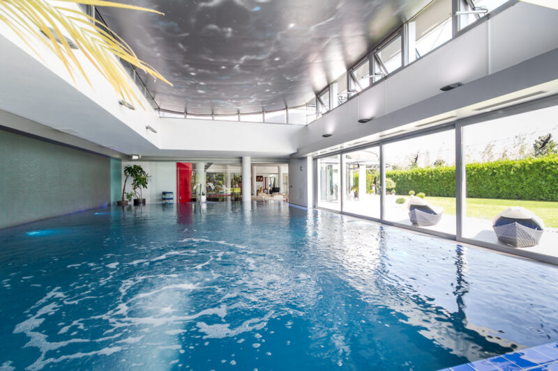 O firmă din Eforie Nord, sponsor PNL, investește într-o vilă cu piscină în stațiune