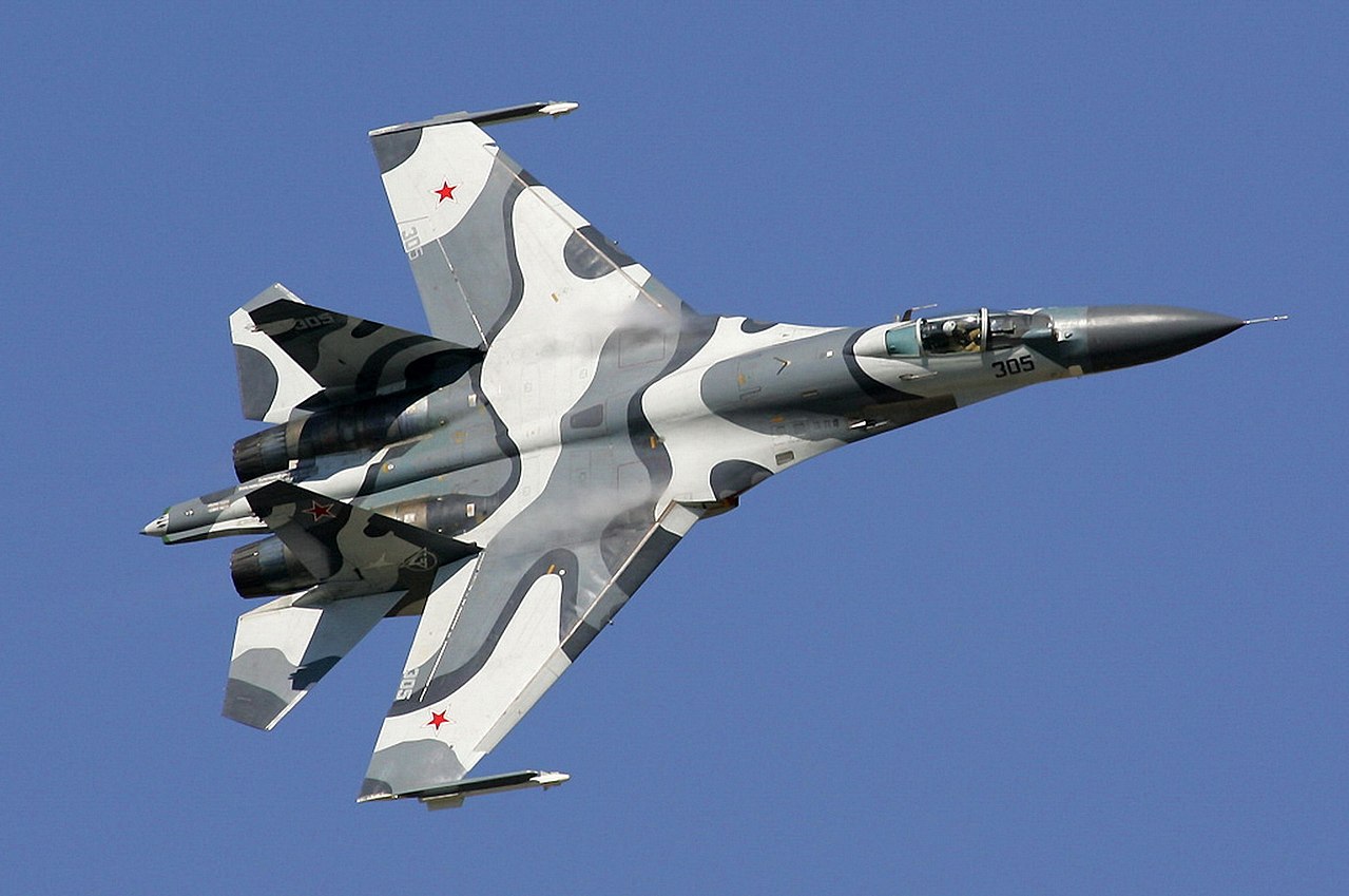 ALERTĂ în spațiul aerian românesc: Avion militar ucrainean, interceptat și aterizat la Bacău