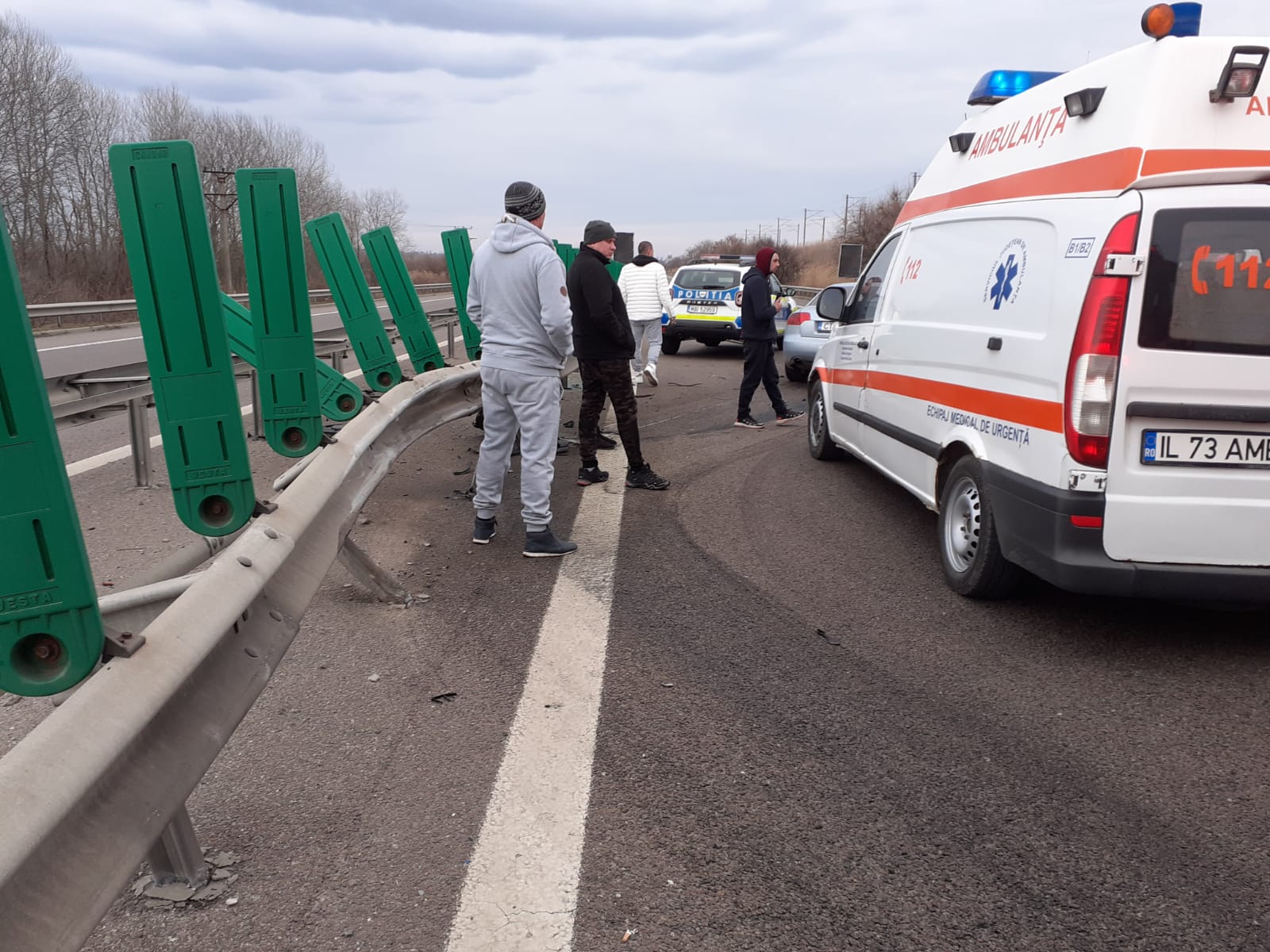 Un microbuz a intrat în parapetul de pe A2, aproape de Medgidia