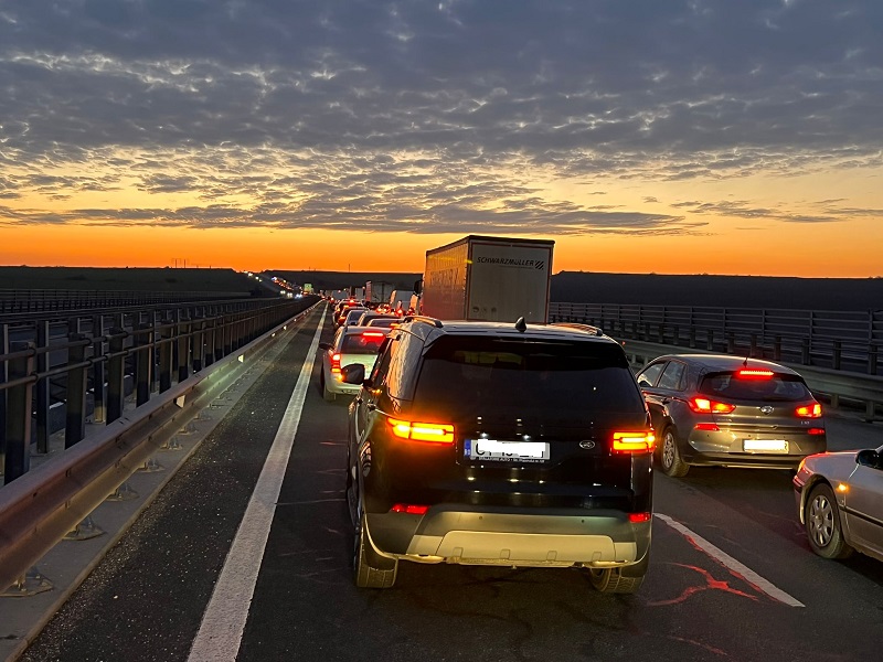 Accident grav pe A2. Sunt implicate 4 mașini și un tir