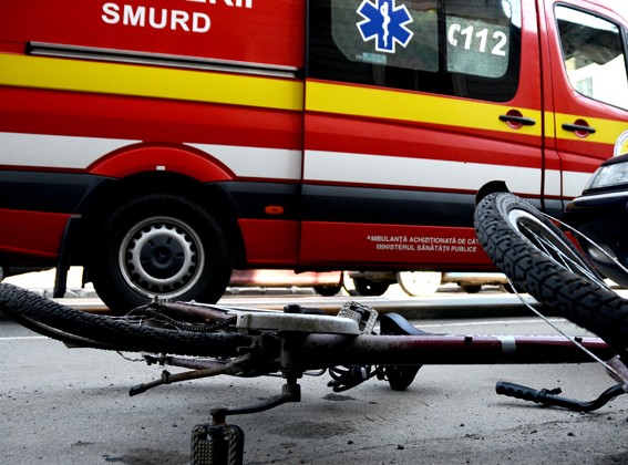 Biciclist rănit în urma unui accident rutier pe bulevardul Mamaia