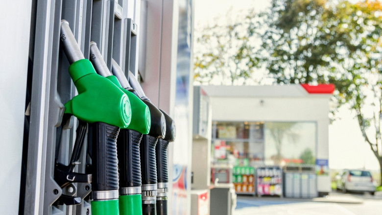 Carburanții s-ar putea IEFTINI cu peste un leu/litru! Ministrul Finanțelor anunță scăderea accizei la combustibil cu 50%