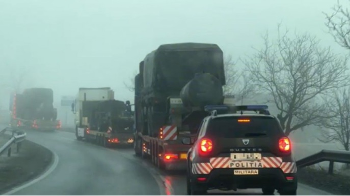 (FOTO/VIDEO) Convoaiele cu tehnică militară americană se îndreaptă spre baza Mihail Kogălniceanu