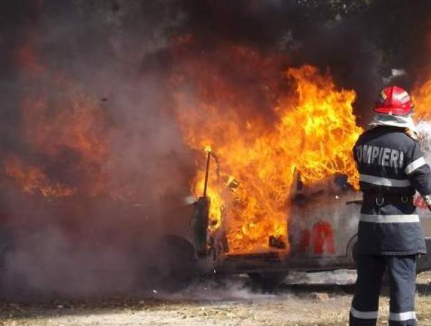 Incendiu la un autoturism în Lumina