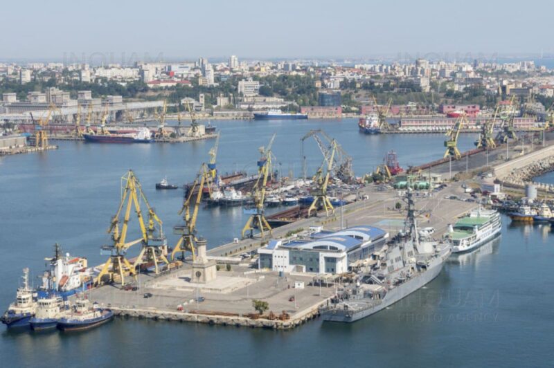 Portul Constanța: Persoană scoasă INCONȘTIENTĂ din apă, în Dana 0