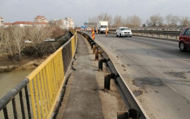 O tânără însărcinată în 5 luni, salvată de la sinucidere de polițiști