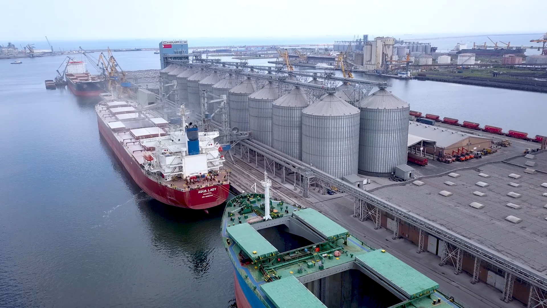 Record istoric de trafic de mărfuri în porturile maritime româneşti, în 2021