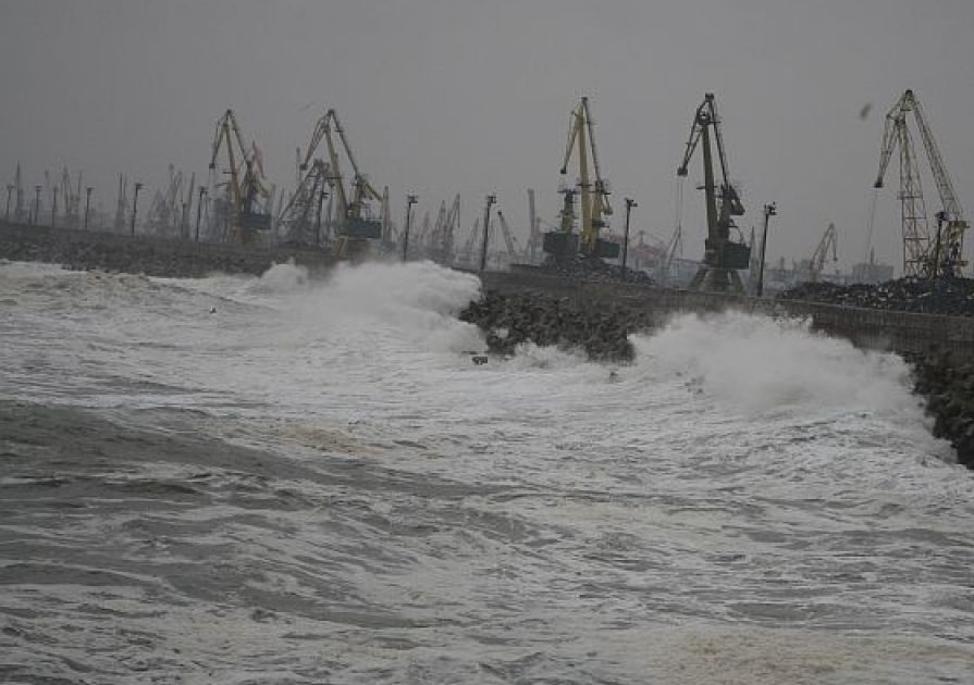 Porturile din Constanța, Mangalia și Midia, ÎNCHISE din cauza vântului