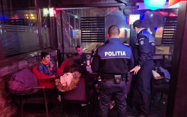 Amendă pentru administratorul unei cafenele din Constanța. Mai mulți clienți, prinși fără certificat verde