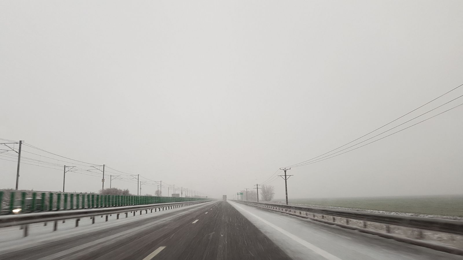 Atenție, șoferi! Iată cum se circulă pe autostrada A2 București - Constanța! Dobrogea, sub Cod galben de ninsori și vânt