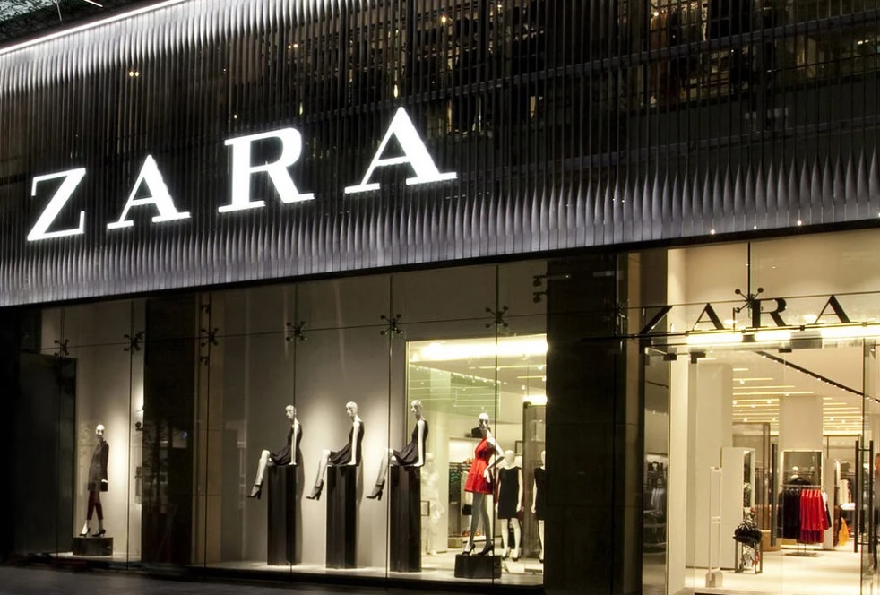 Zara îşi închide temporar toate cele 502 magazine din Rusia. Ce se va întâmpla cu cei 9.000 de angajaţi