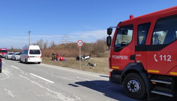 O mașină s-a răsturnat în zona Hanul Morilor, pe DN2A. Sunt 5 victime
