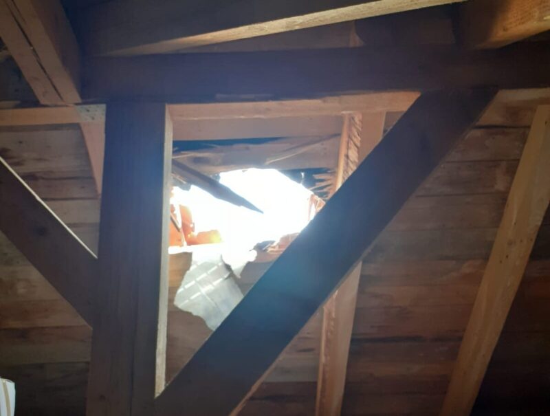 A fost elucidat misterul bolovanului CĂZUT DIN CER, peste o casă. Ce spun autoritățile