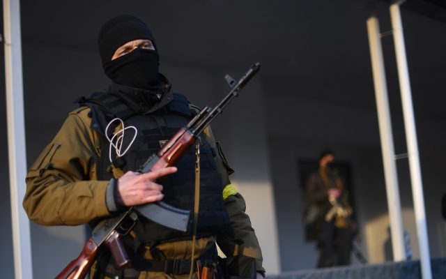 Nouă lege în Ucraina: Civilii pot trage asupra soldaților identificabili ca forțe ostile