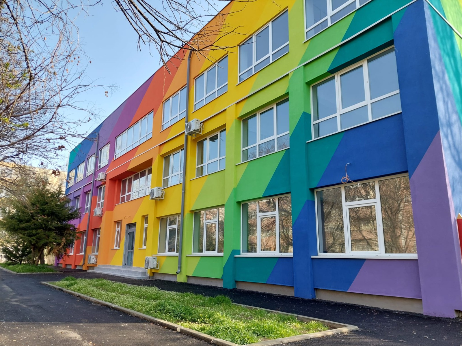 (GALERIE FOTO) Primăria Constanța continuă lucrările de modernizare a creșelor. Viceprimarul Ionuț Rusu, prezent în teren pentru a verifica stadiul lucrărilor
