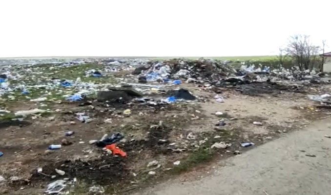 (VIDEO) Cercetare penală pentru primarul din Cogealac din cauza deșeurilor depozitate ilegal. Acestea ar putea fi îndepărtate în cel mult o lună