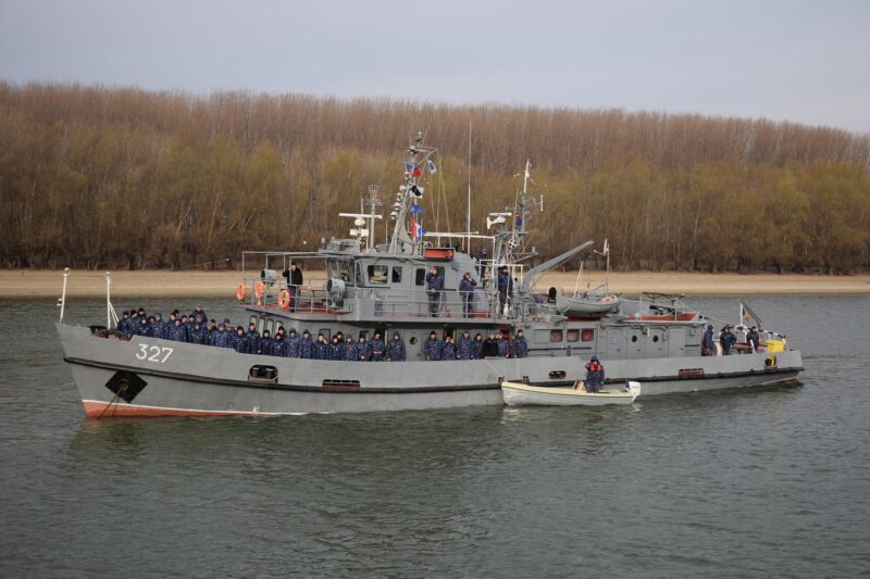Exerciţiu de respingere a unui desant fluvial şi aerian în Delta Dunării