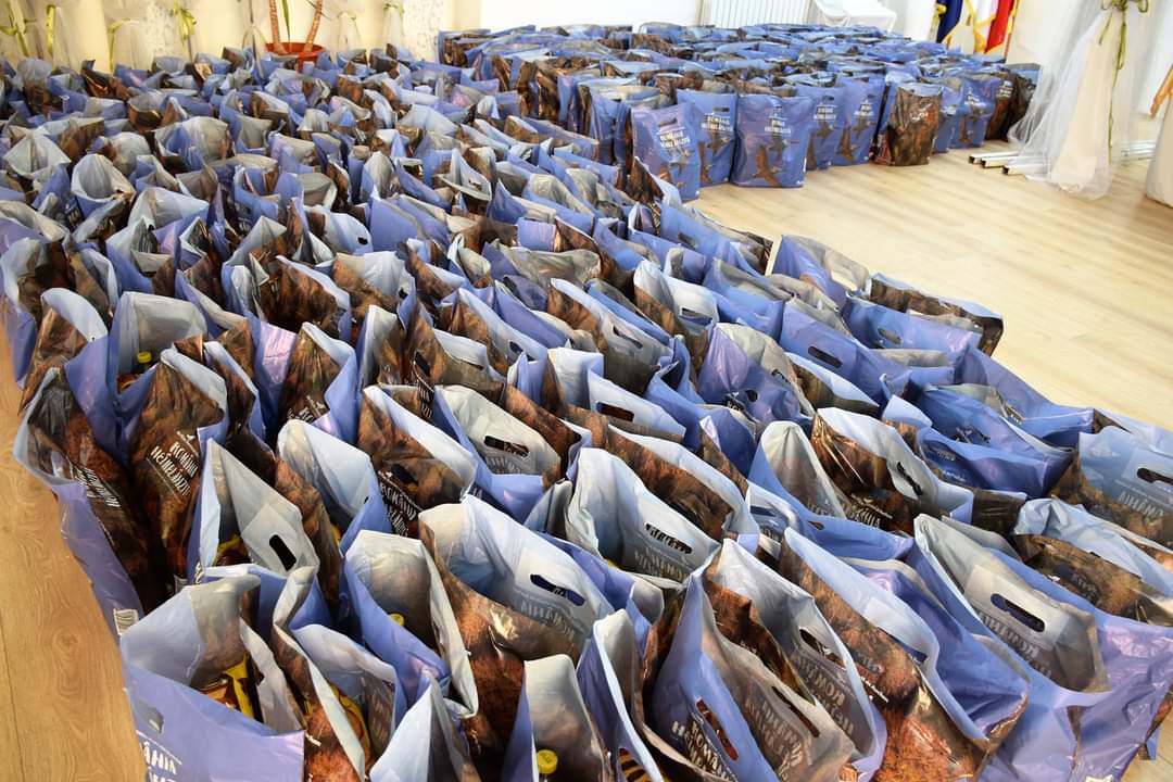 350 de pachete cu alimente, distribuite persoanelor din Cumpăna aflate în nevoie, cu ocazia Sărbătorilor Pascale