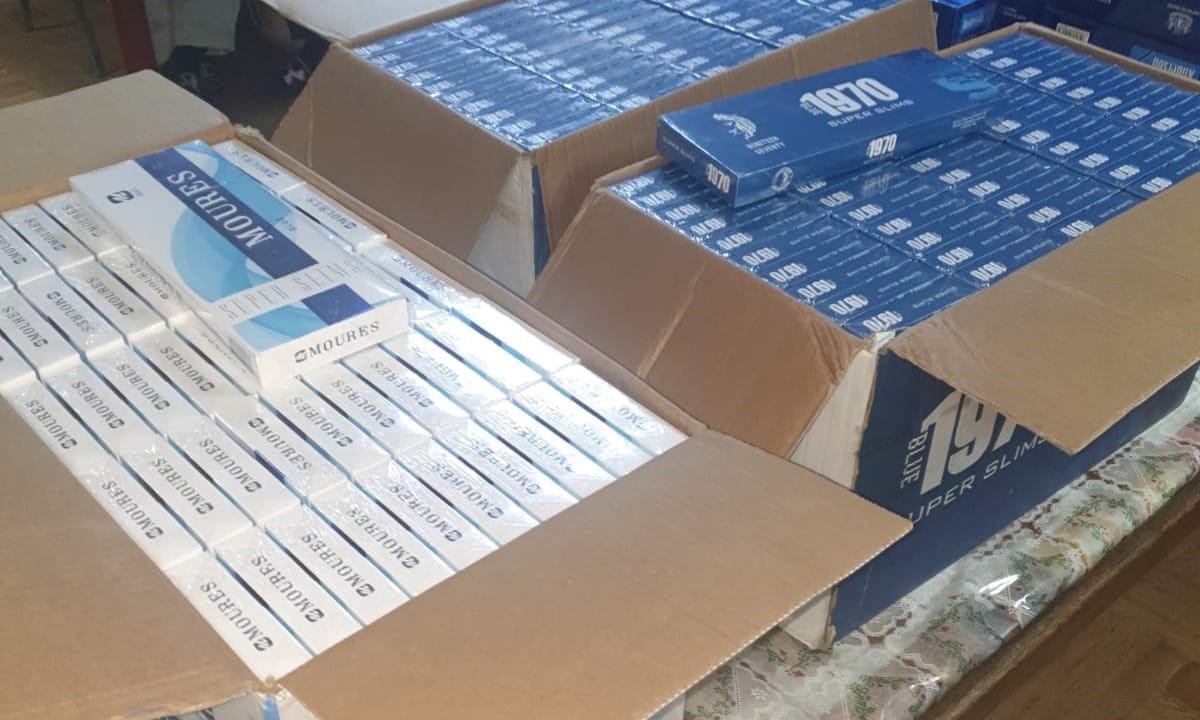 Mii de pachete cu țigări de contrabandă, găsite la bordul unei nave acostată în Portul Constanța