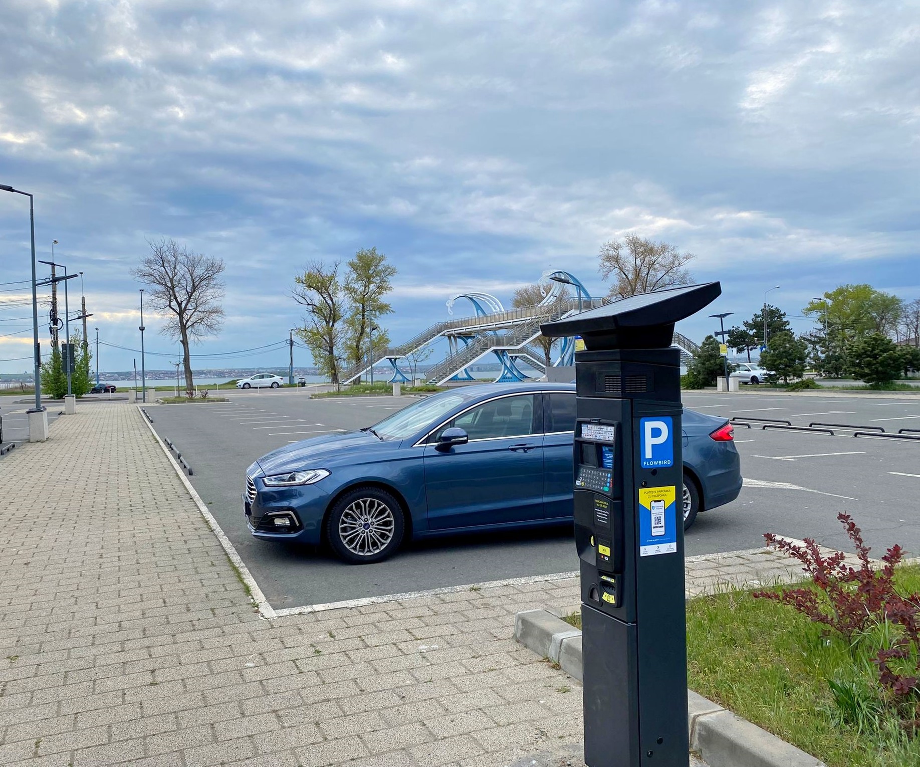 Au fost montate parcometrele stradale în stațiunea Mamaia. Cât vom plăti pentru ora de parcare