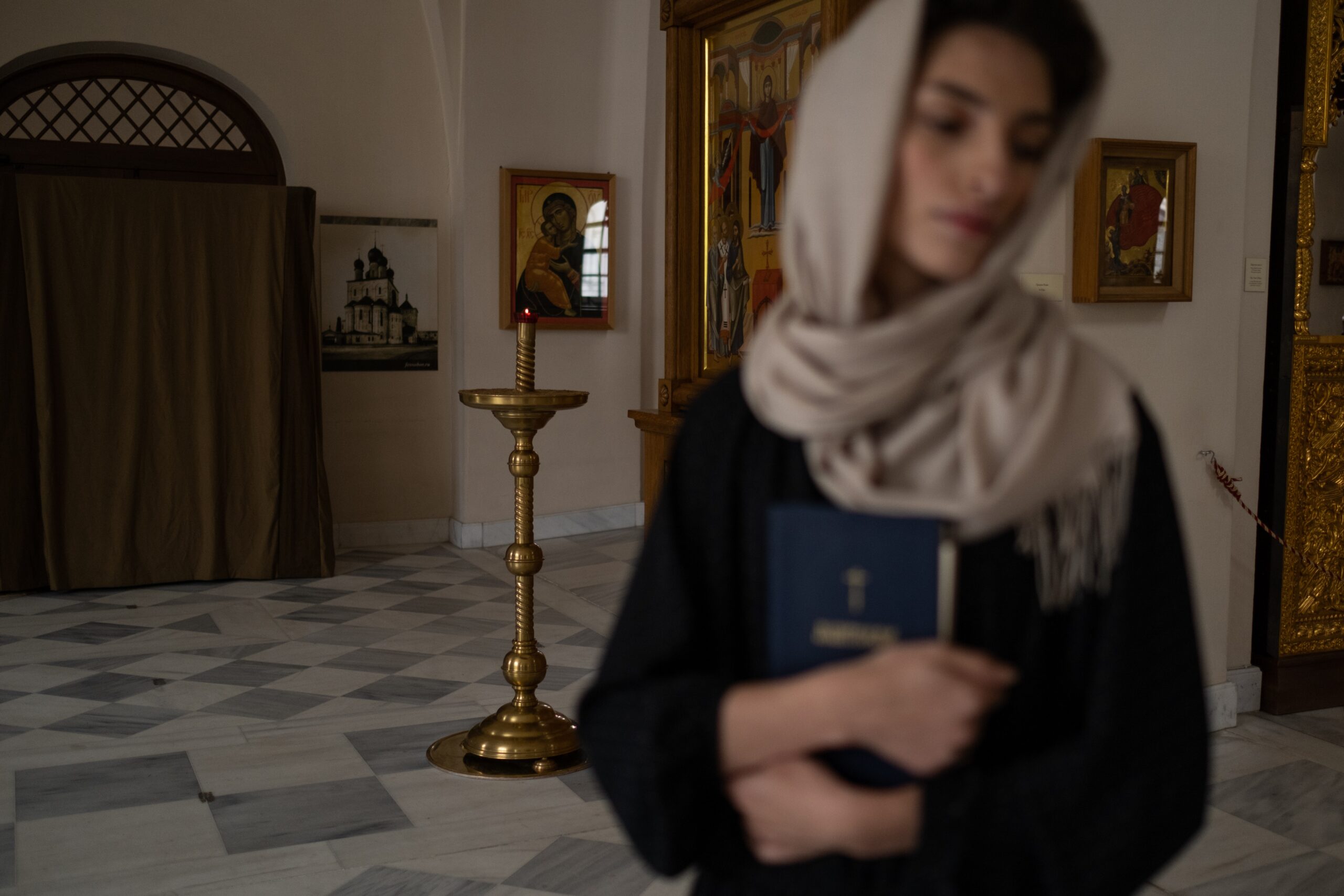 O tânără ucraineană acuză starețul unei mănăstiri în care a fost cazată de hărțuire sexuală