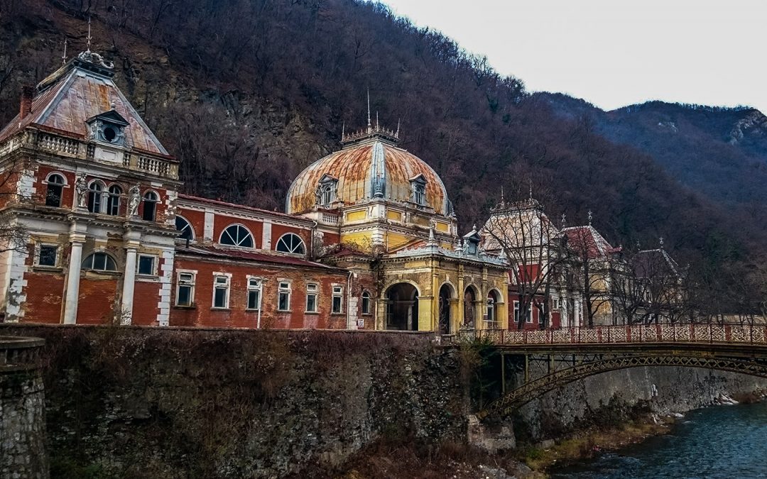 Cum a fost jefuită stațiunea Băile Herculane: 35 de persoane trimise în judecată de DIICOT. Hoteluri, restaurante și ștranduri termale căpușate de grupul infracțional