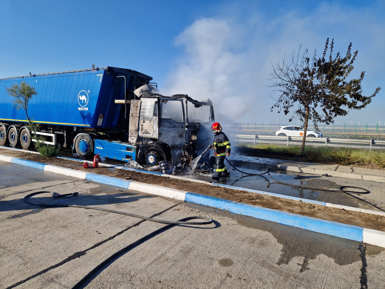 Incendiu TIR A2 - zona Cernavodă (2)