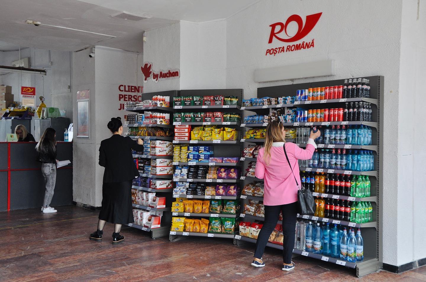 Poșta Română: În oficiile poștale vor fi vândute și produse alimentare „by Auchan”