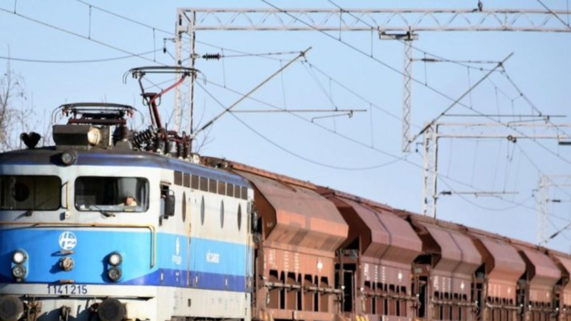 Elicopterul SMURD Constanţa a intervenit: Un copil în vârstă de 12 ani s-a electrocutat după ce s-a urcat pe vagonul unui tren