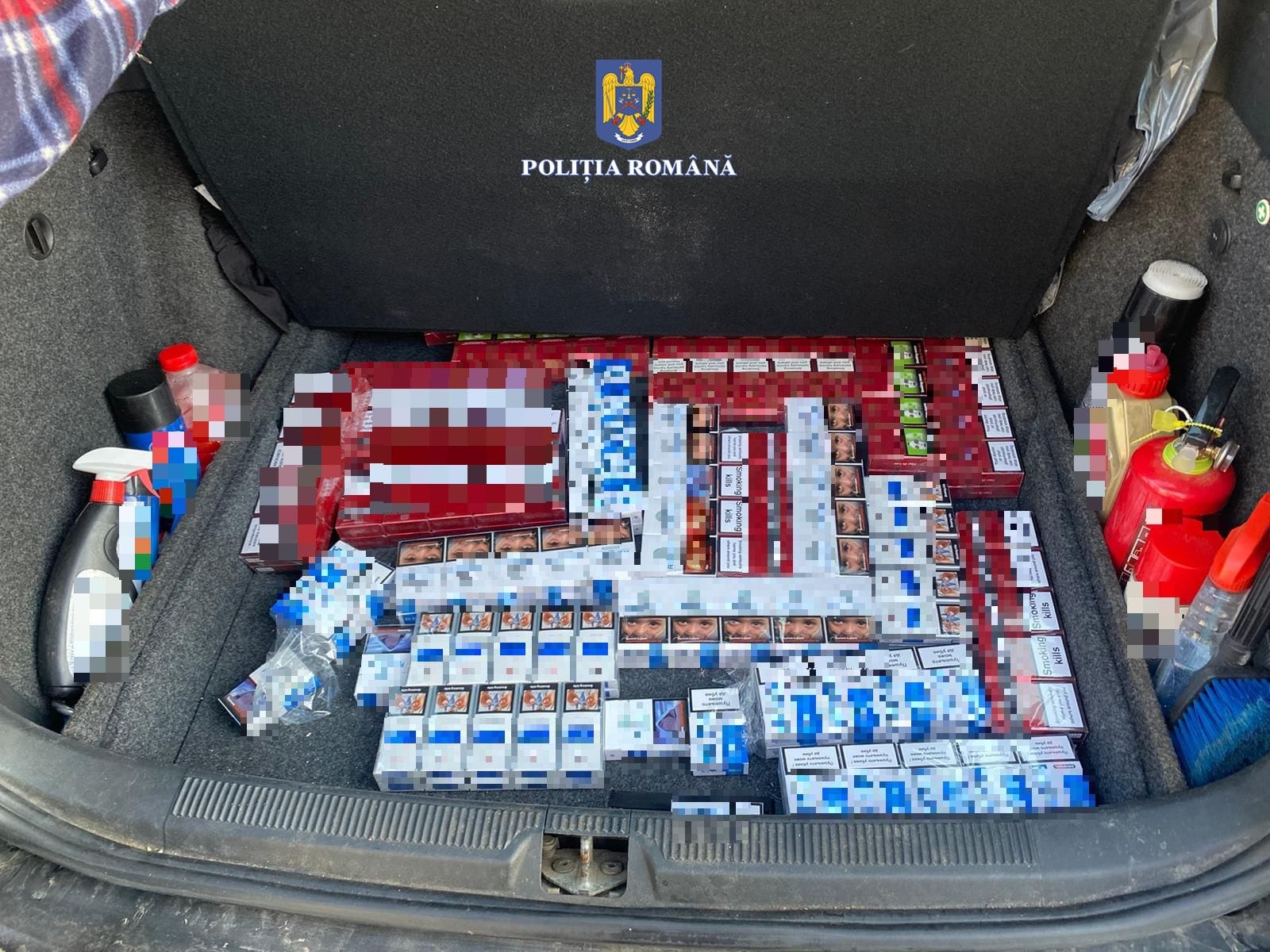 Droguri și peste 11 milioane de țigarete netimbrate, descoperite într-un TIR