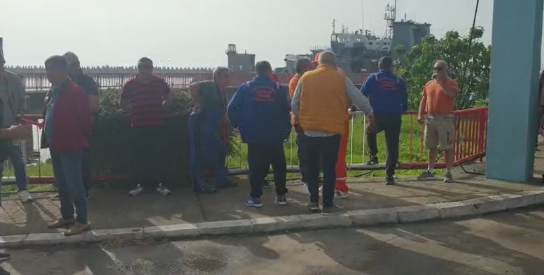 (VIDEO) Protest al angajaților ARSVOM față de decizia de trecere a instituției de la Ministerul Transporturilor la MAI