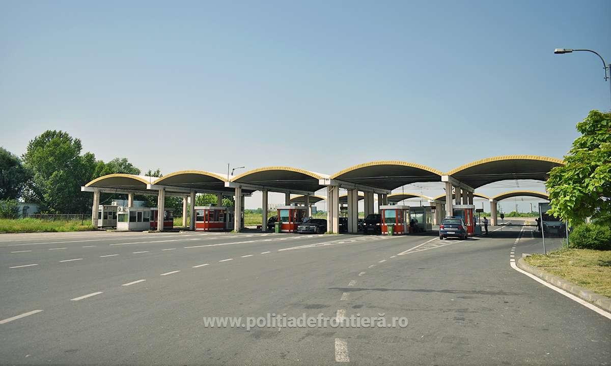 (VIDEO) 15 cetățeni sirieni, descoperiți într-un microbuz. Șoferul român, arestat preventiv pentru trafic de migranți