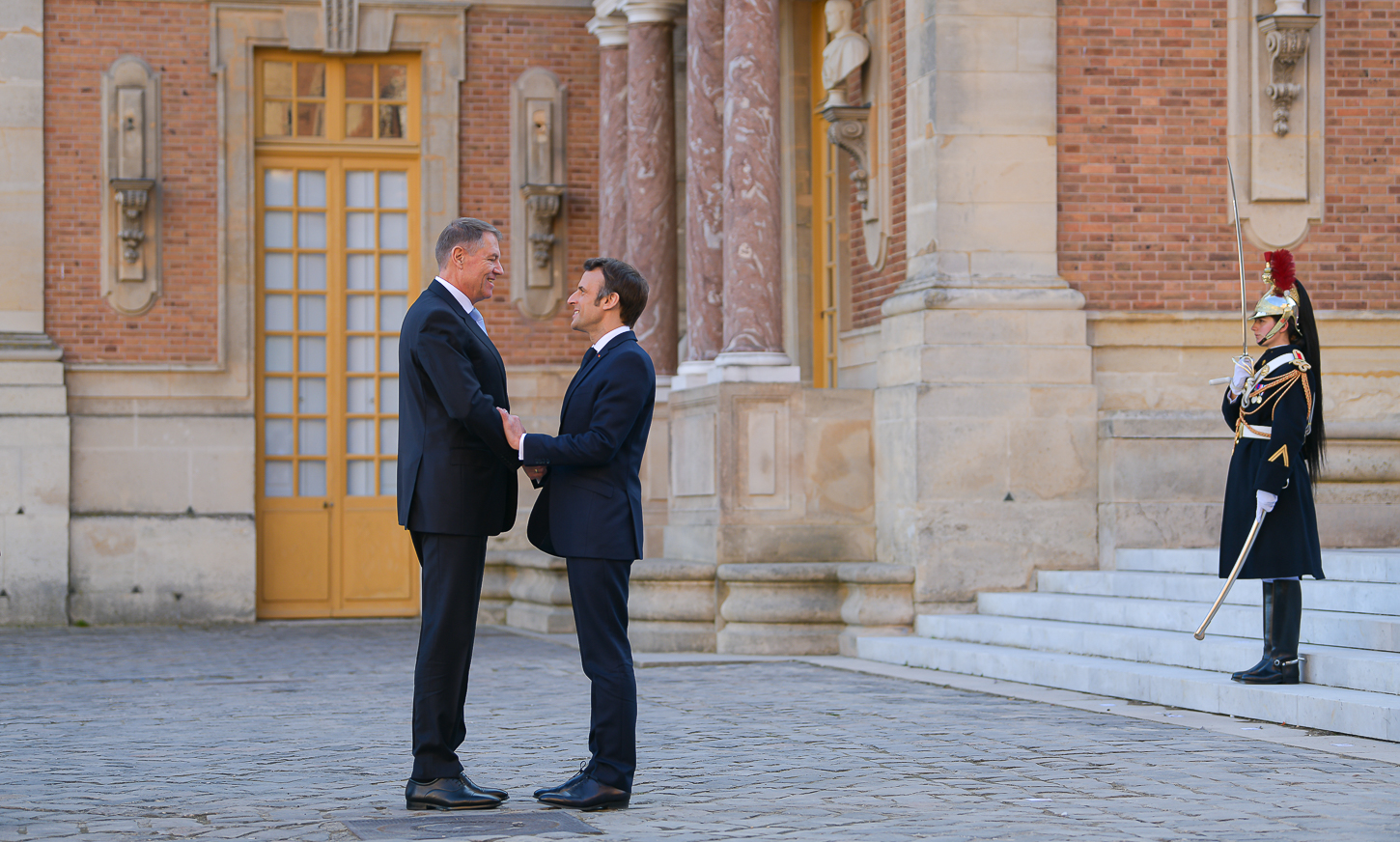 Emmanuel Macron se întâlnește astăzi cu Klaus Iohannis la baza militară de la Mihail Kogălniceanu