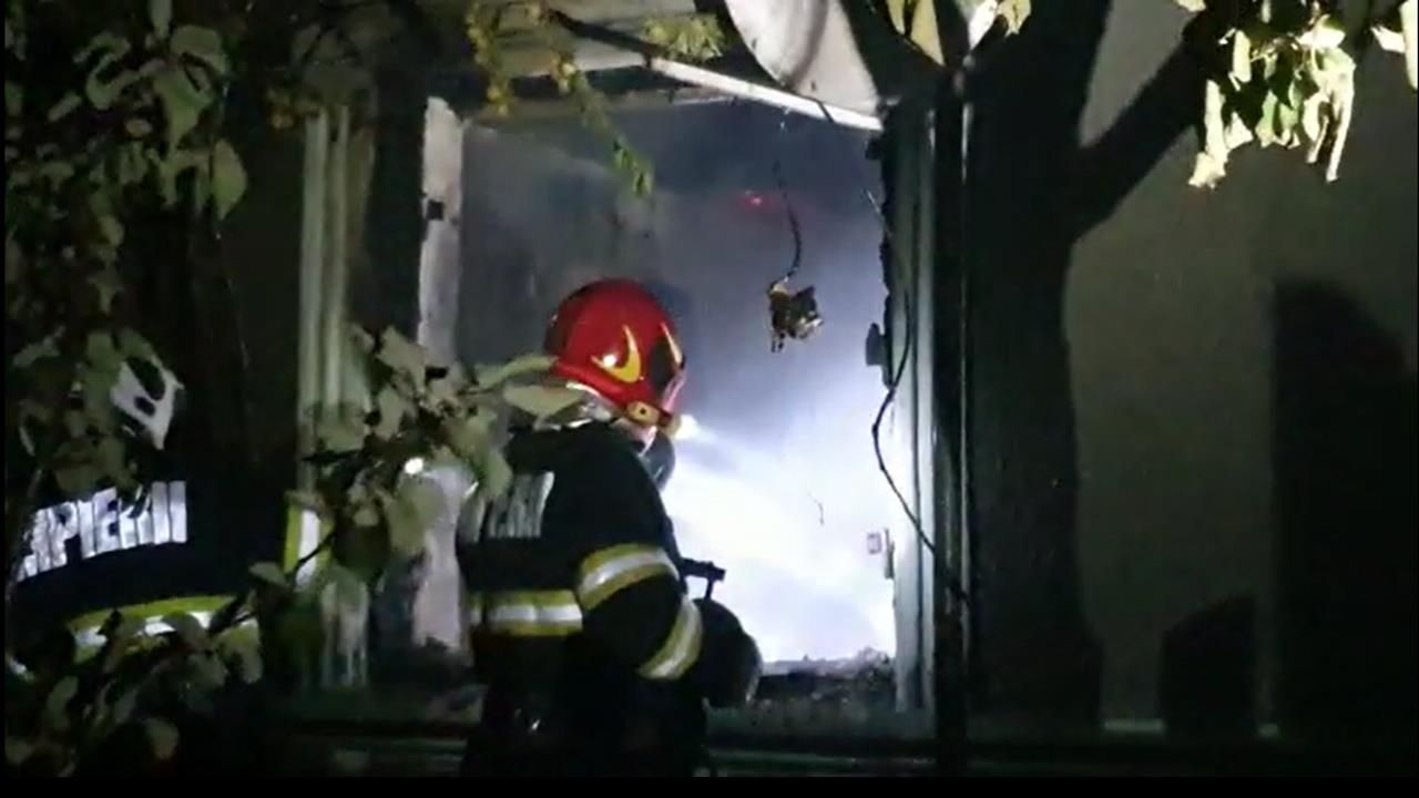 (VIDEO) Un bărbat A MURIT incendiat în propria casă, în județul Tulcea