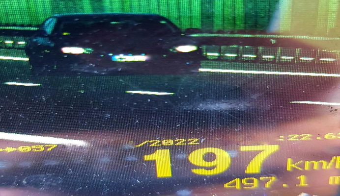 O șoferiță începătoare "și-a pierdut șansa pentru monopost". A fost prinsă rulând cu 197 km/h pe Autostradă